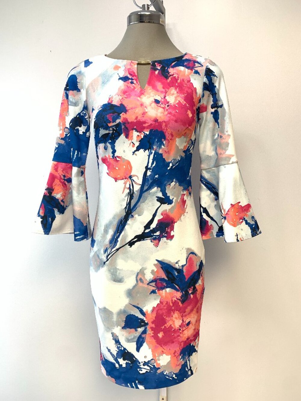 DKNY Exquisite Multi Floral Print Bell Sleeve Keyhole Sheath Dress Size 0 and 00